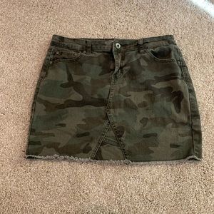 Camo mini skirt
